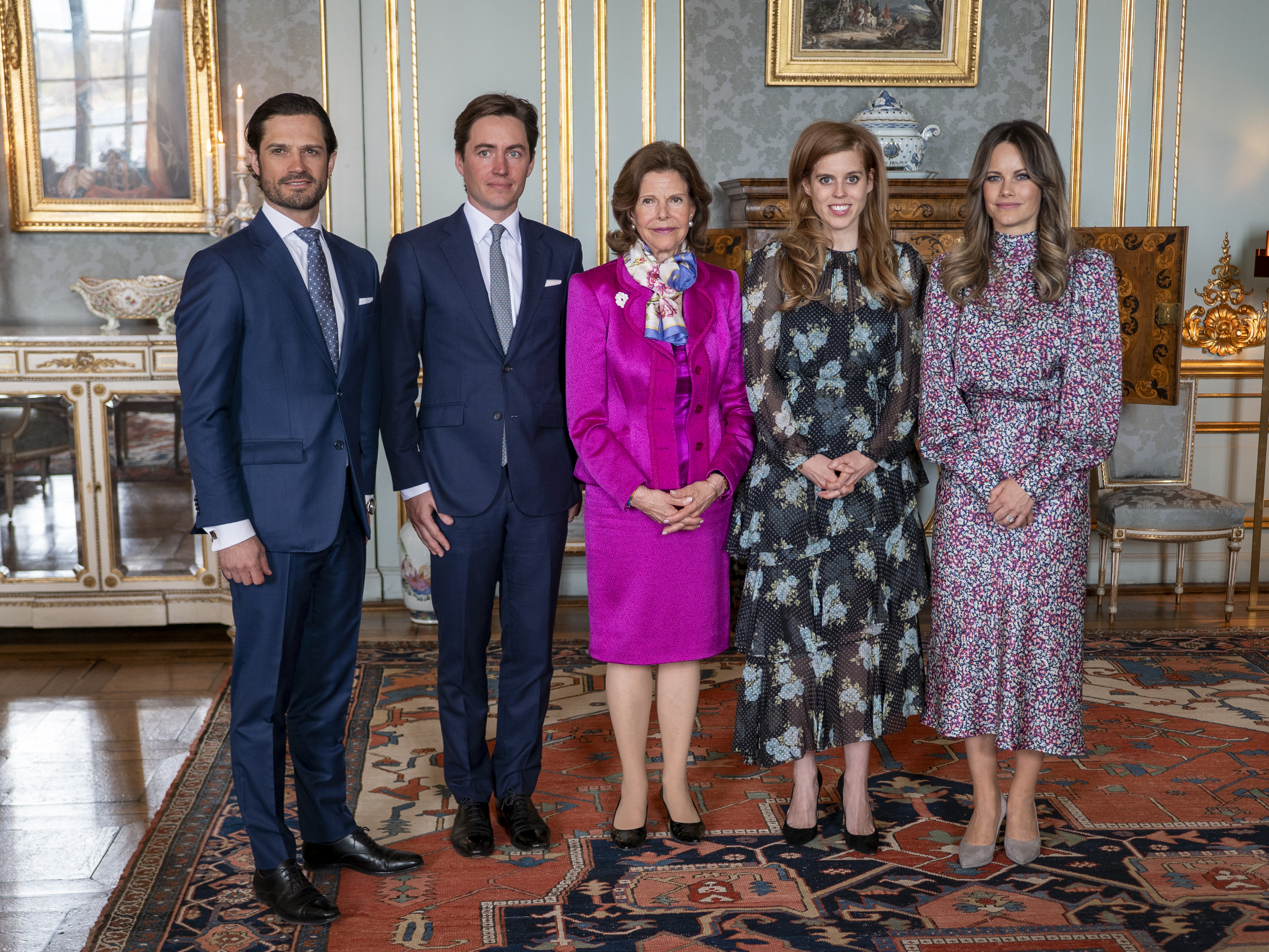 H.M. Drottningen tillsammans med DD.HH.KK. Prins Carl Philip och Prinsessan Sofia, H.K.H. Prinsessan Beatrice och Edoardo Mapelli Mozzi.